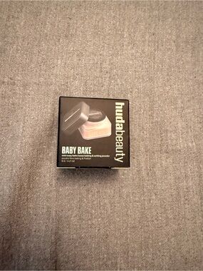 Huda Beauty Baby Bake Loose Baking & Setting Powder - cherry blossom- mini size